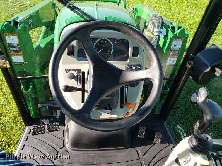 image for item ET9751 2015 John Deere 4066R MFWD tractor