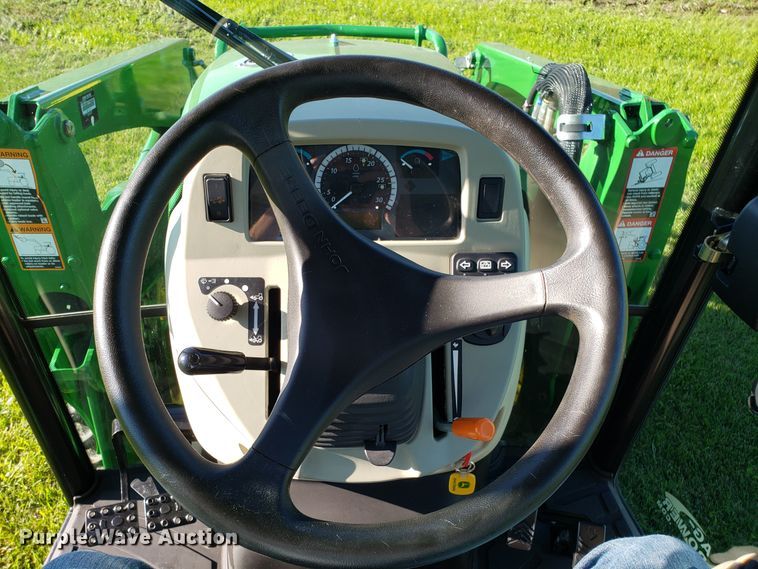 image for item ET9751 2015 John Deere 4066R MFWD tractor