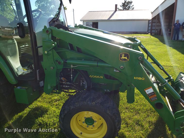 image for item ET9751 2015 John Deere 4066R MFWD tractor