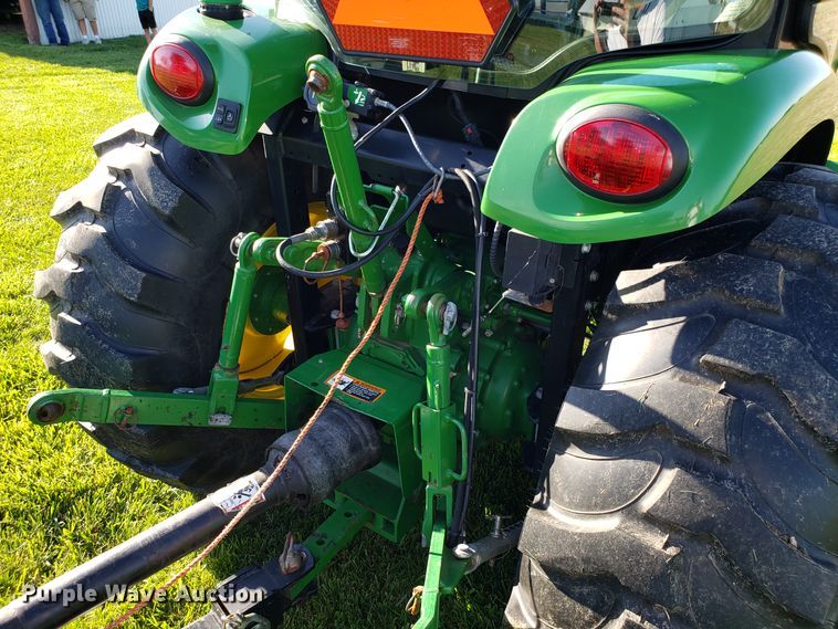 image for item ET9751 2015 John Deere 4066R MFWD tractor