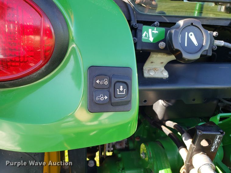 image for item ET9751 2015 John Deere 4066R MFWD tractor