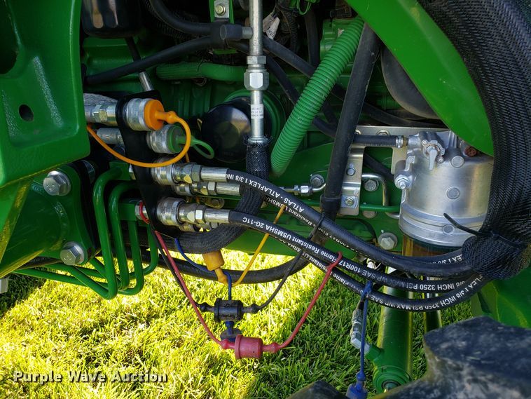 image for item ET9751 2015 John Deere 4066R MFWD tractor