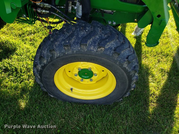 image for item ET9751 2015 John Deere 4066R MFWD tractor