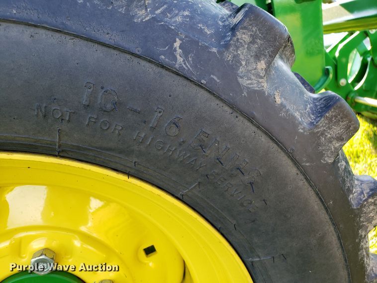 image for item ET9751 2015 John Deere 4066R MFWD tractor