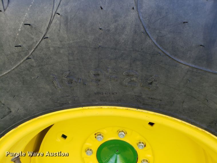 image for item ET9751 2015 John Deere 4066R MFWD tractor