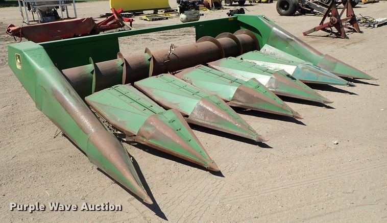 image for item FE9832 John Deere 653 all-crop head