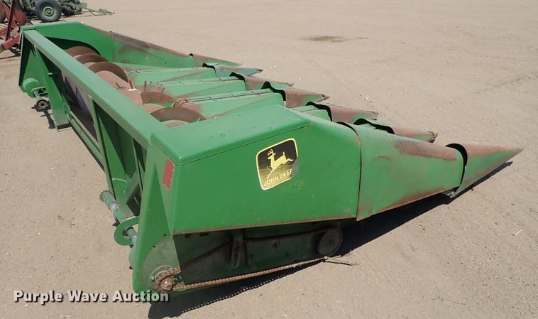 image for item FE9832 John Deere 653 all-crop head