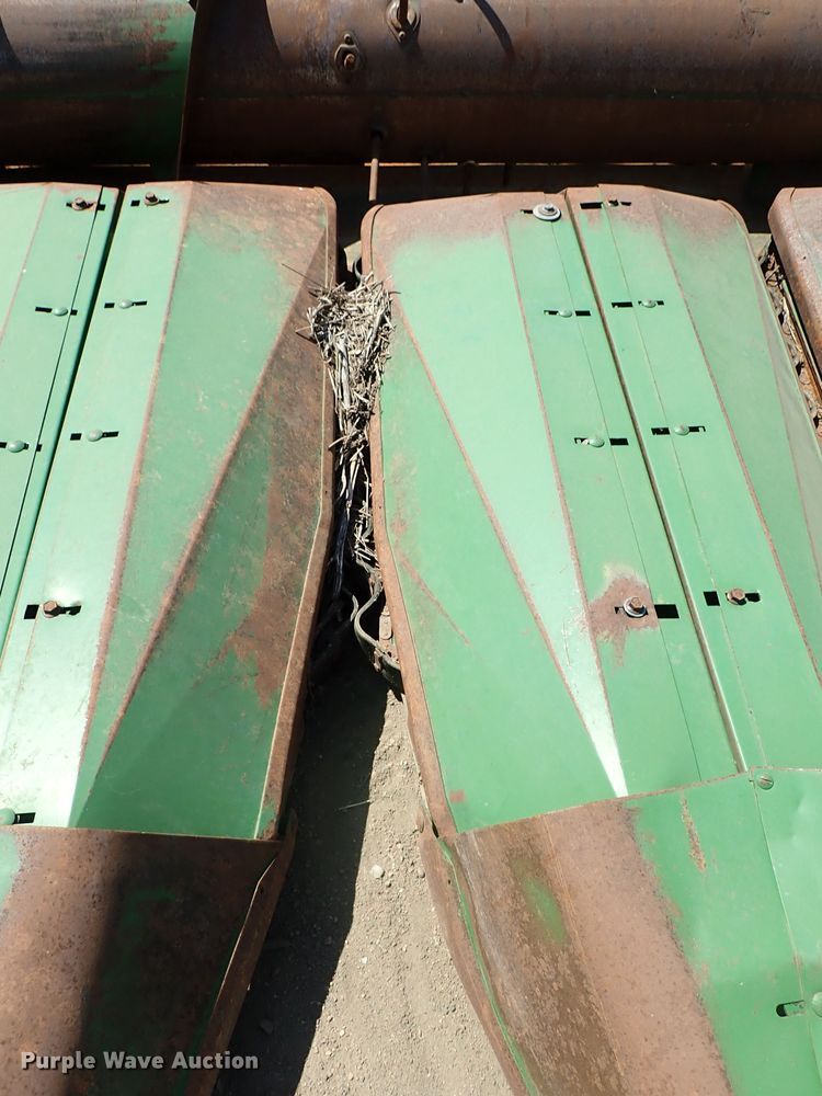 image for item FE9832 John Deere 653 all-crop head