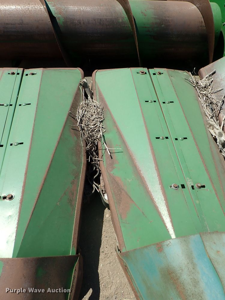 image for item FE9832 John Deere 653 all-crop head