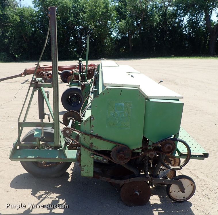 image for item FE9853 Great Plains Solid Stand 15 grain drill