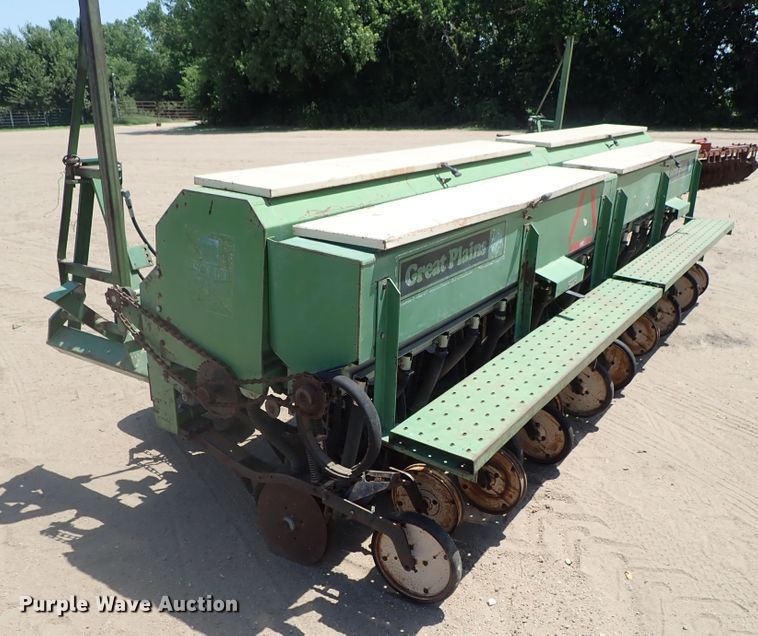 image for item FE9853 Great Plains Solid Stand 15 grain drill