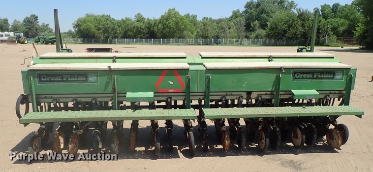 image for item FE9853 Great Plains Solid Stand 15 grain drill