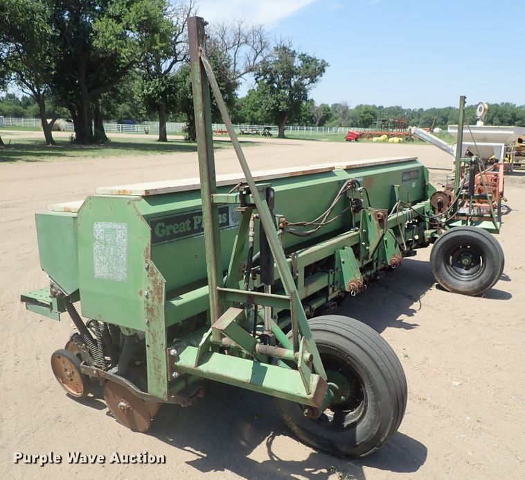 image for item FE9853 Great Plains Solid Stand 15 grain drill