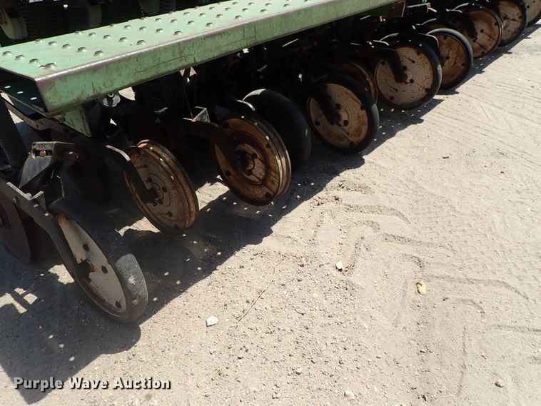 image for item FE9853 Great Plains Solid Stand 15 grain drill