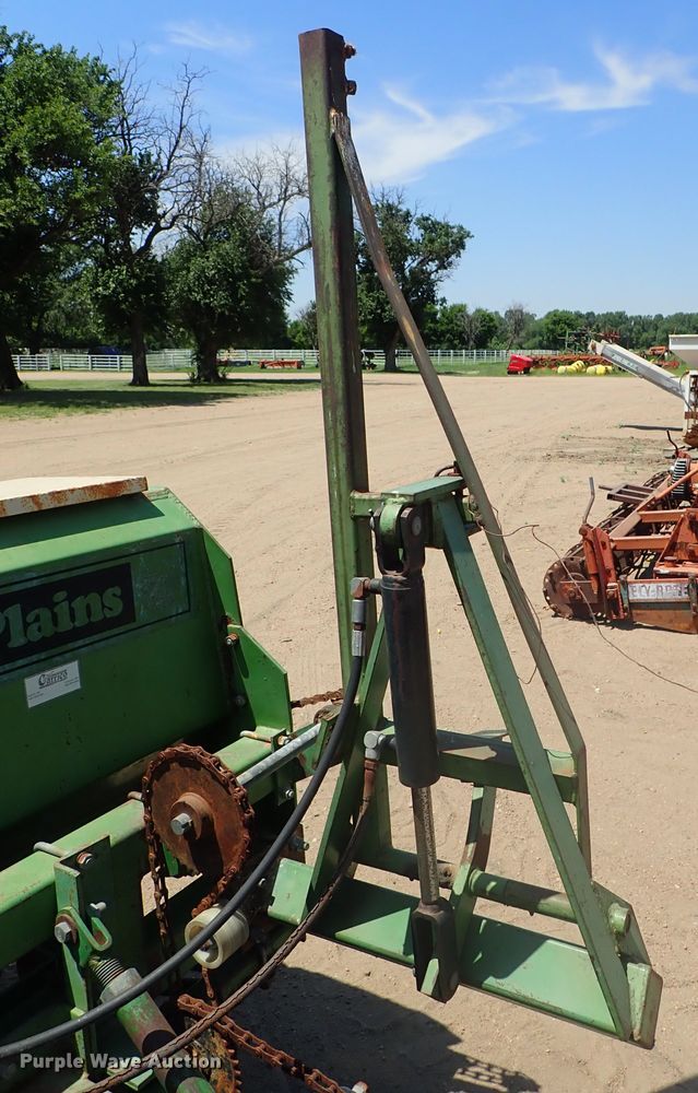 image for item FE9853 Great Plains Solid Stand 15 grain drill