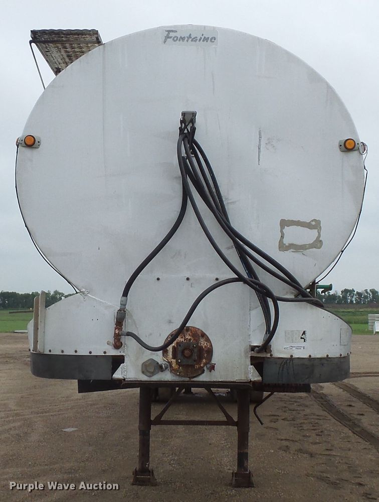 image for item FM9469 1981 Fontaine fertilizer/feed delivery trailer