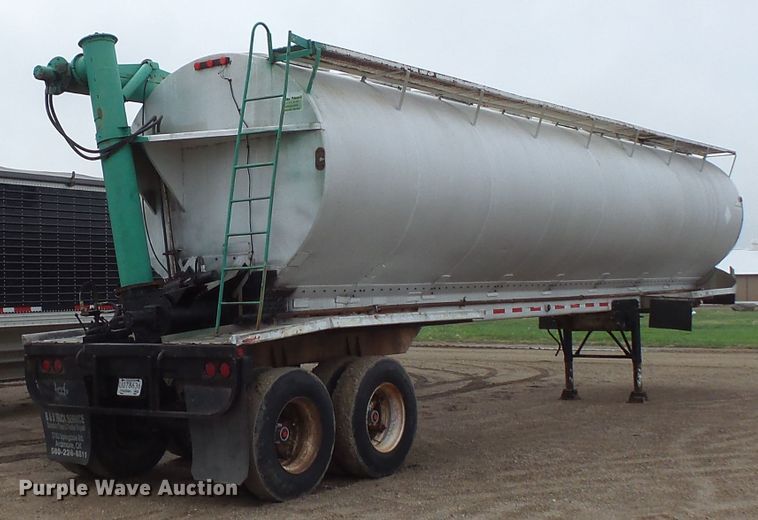 image for item FM9469 1981 Fontaine fertilizer/feed delivery trailer