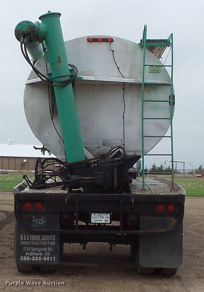 image for item FM9469 1981 Fontaine fertilizer/feed delivery trailer