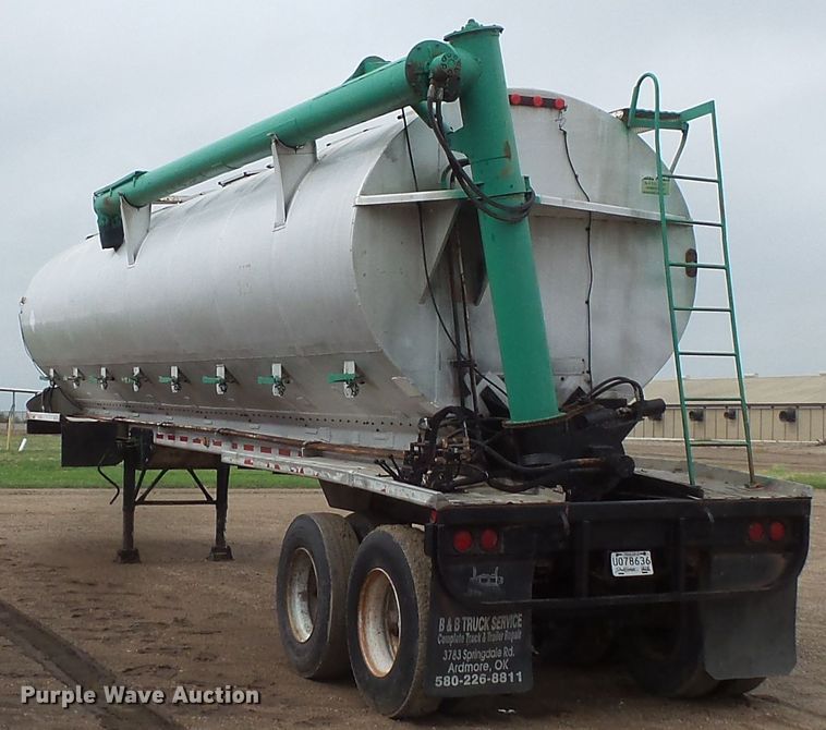 image for item FM9469 1981 Fontaine fertilizer/feed delivery trailer