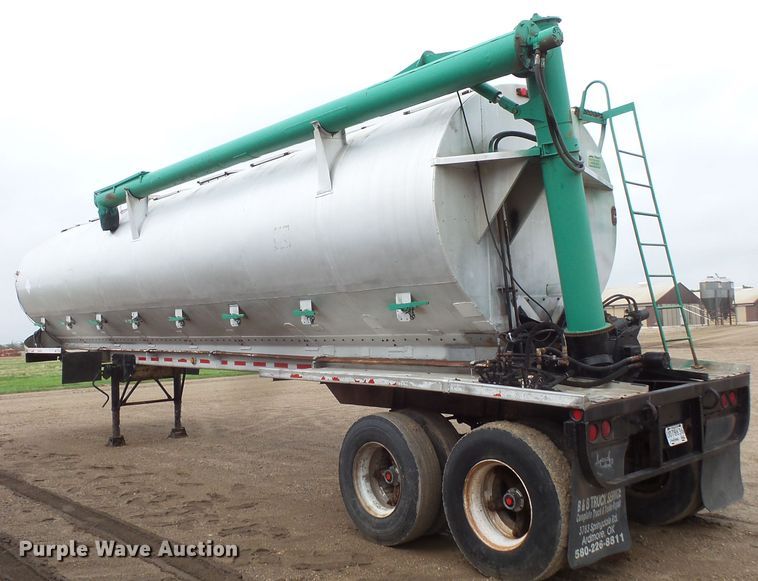 image for item FM9469 1981 Fontaine fertilizer/feed delivery trailer