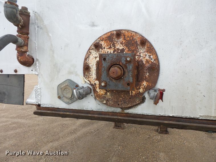 image for item FM9469 1981 Fontaine fertilizer/feed delivery trailer