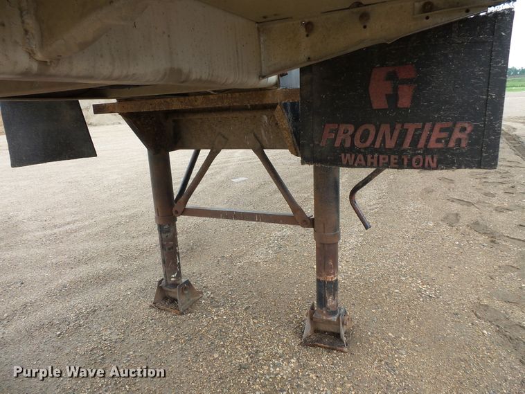 image for item FM9469 1981 Fontaine fertilizer/feed delivery trailer