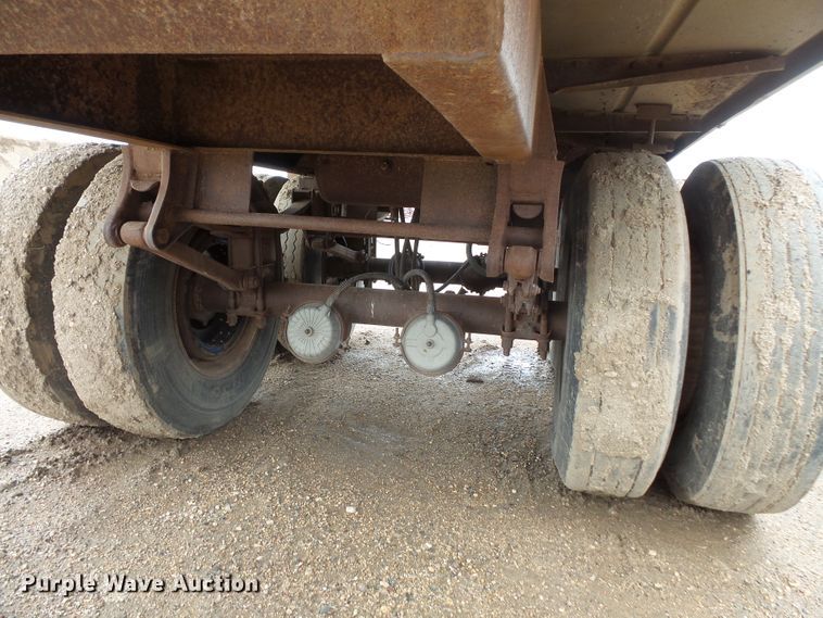 image for item FM9469 1981 Fontaine fertilizer/feed delivery trailer