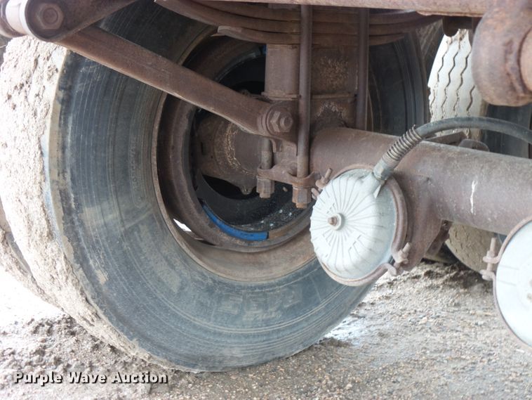 image for item FM9469 1981 Fontaine fertilizer/feed delivery trailer