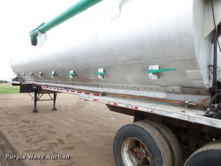 image for item FM9469 1981 Fontaine fertilizer/feed delivery trailer