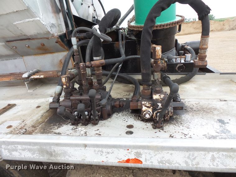 image for item FM9469 1981 Fontaine fertilizer/feed delivery trailer