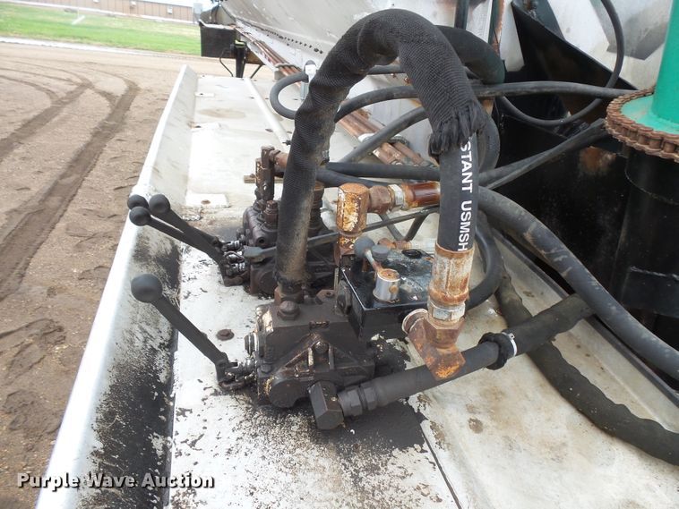 image for item FM9469 1981 Fontaine fertilizer/feed delivery trailer