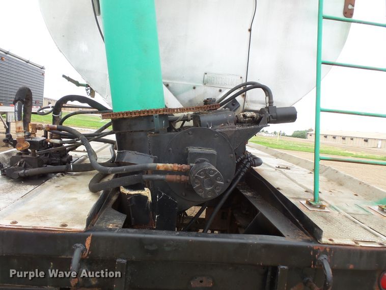 image for item FM9469 1981 Fontaine fertilizer/feed delivery trailer