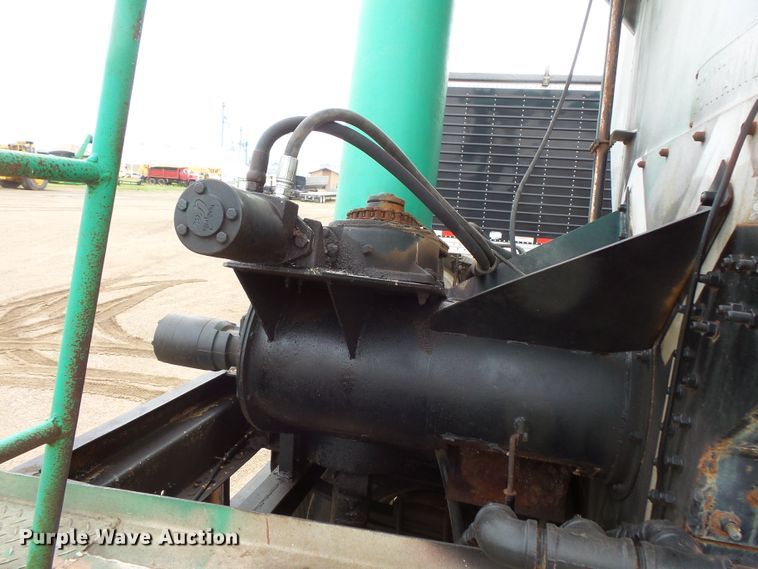 image for item FM9469 1981 Fontaine fertilizer/feed delivery trailer