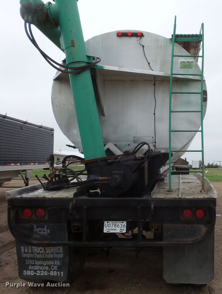 image for item FM9469 1981 Fontaine fertilizer/feed delivery trailer