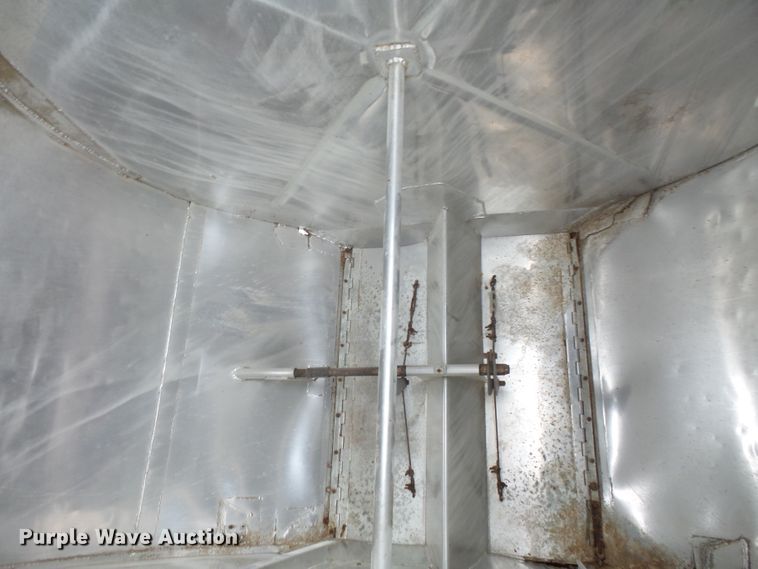 image for item FM9469 1981 Fontaine fertilizer/feed delivery trailer