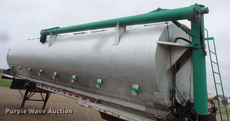 image for item FM9469 1981 Fontaine fertilizer/feed delivery trailer