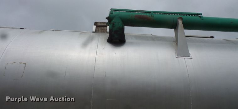 image for item FM9469 1981 Fontaine fertilizer/feed delivery trailer