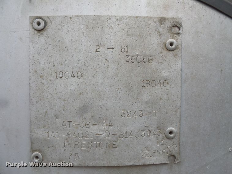 image for item FM9469 1981 Fontaine fertilizer/feed delivery trailer