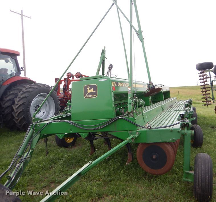 image for item FT9626 (3) 1996 John Deere 9400 hoe drill