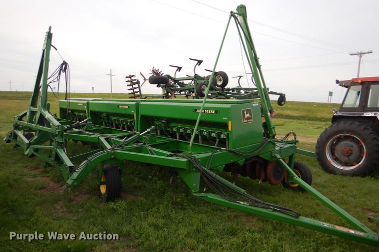 image for item FT9626 (3) 1996 John Deere 9400 hoe drill