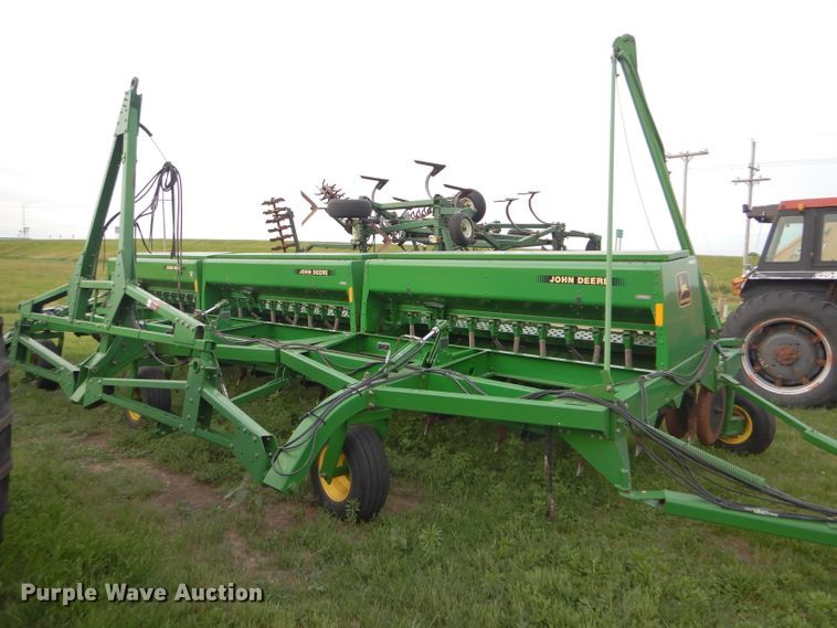 image for item FT9626 (3) 1996 John Deere 9400 hoe drill