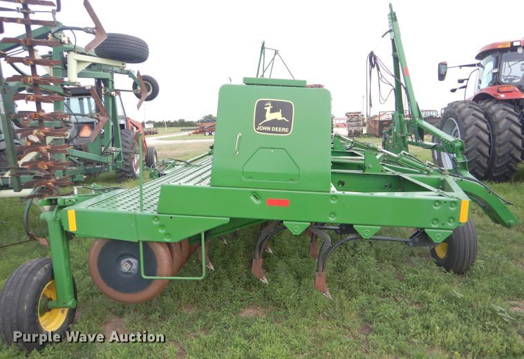 image for item FT9626 (3) 1996 John Deere 9400 hoe drill