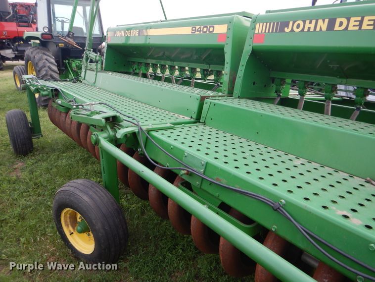 image for item FT9626 (3) 1996 John Deere 9400 hoe drill