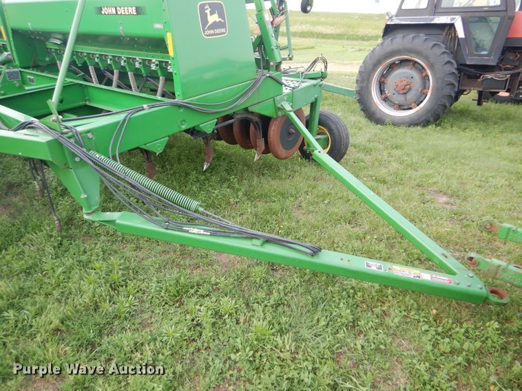 image for item FT9626 (3) 1996 John Deere 9400 hoe drill