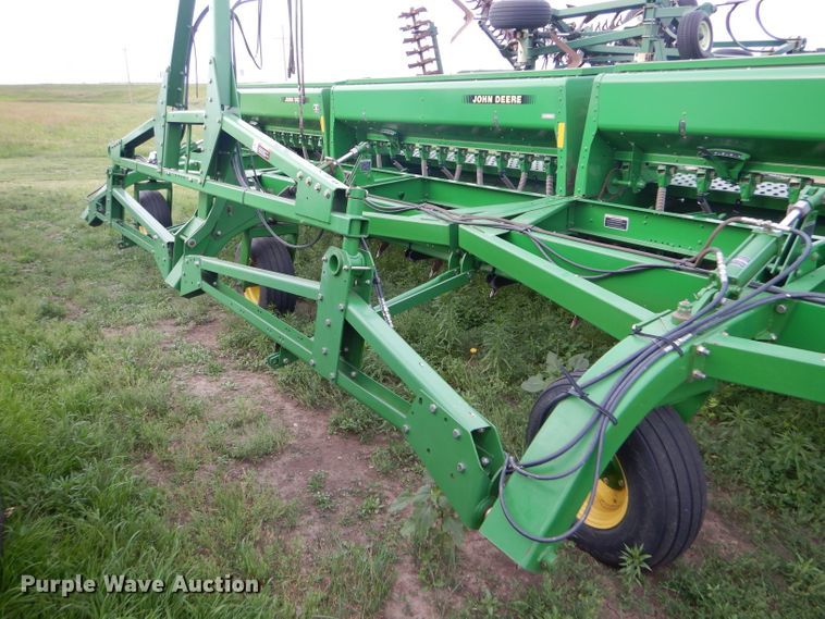image for item FT9626 (3) 1996 John Deere 9400 hoe drill