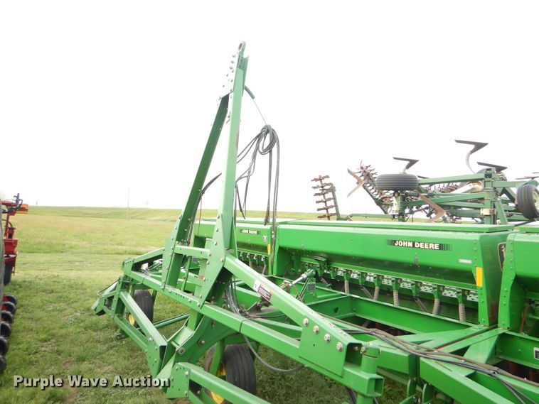 image for item FT9626 (3) 1996 John Deere 9400 hoe drill