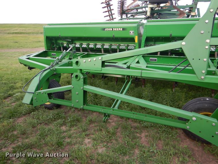 image for item FT9626 (3) 1996 John Deere 9400 hoe drill