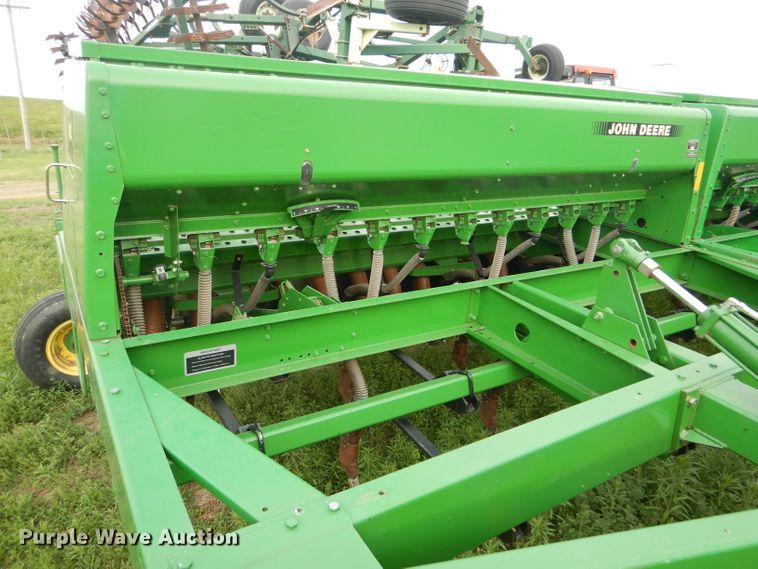 image for item FT9626 (3) 1996 John Deere 9400 hoe drill