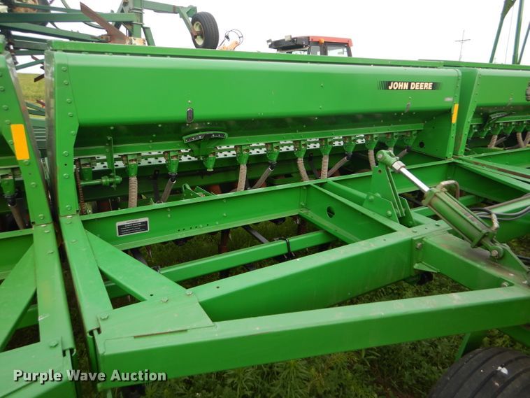 image for item FT9626 (3) 1996 John Deere 9400 hoe drill