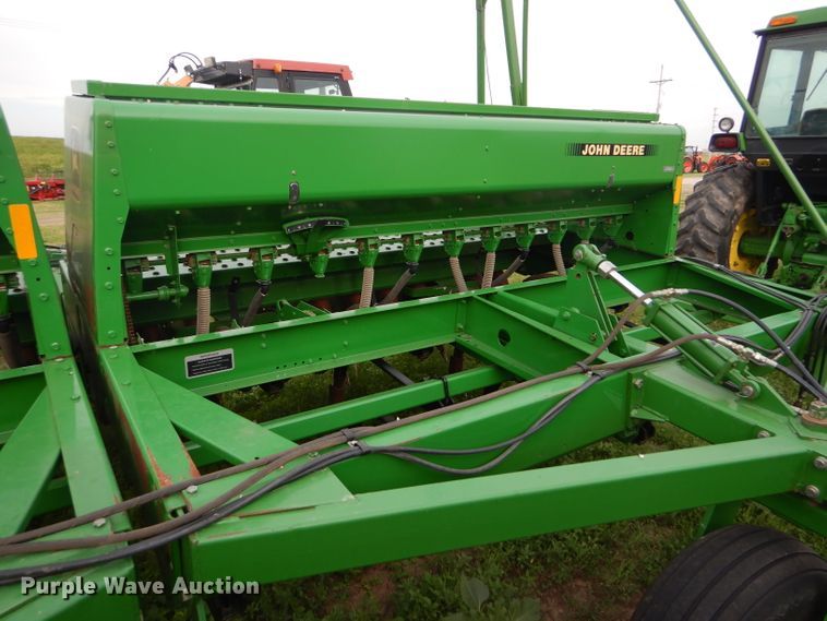 image for item FT9626 (3) 1996 John Deere 9400 hoe drill